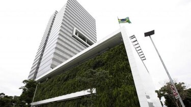 Allanan oficinas de Odebrecht por caso de corrupción en Brasil