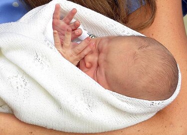 Los duques de Cambridge salen del hospital con su primer hijo