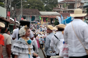 Llegó el día de las Mil Polleras; está prohibida la propaganda política  