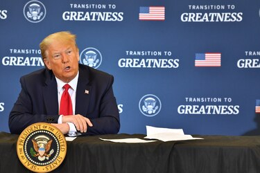 Trump dice que Estados Unidos ‘ha superado en gran medida’ el coronavirus que causa estragos en Brasil