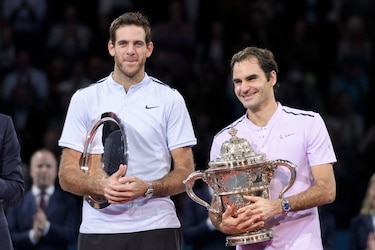 Baja de Roger Federer en París deja el camino libre a Nadal para terminar como número uno