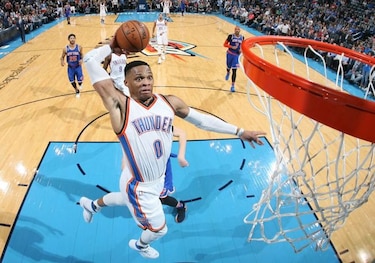 Westbrook aporta 38 puntos en triunfo del Thunder sobre Knicks