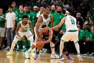 Los Warriors empatan 2-2 las Finales de la NBA con una obra maestra de Curry