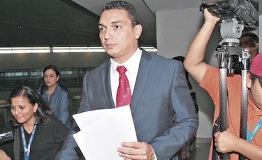 Surge debate sobre quién debe investigar a Sáenz