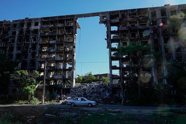 Zelenski denuncia que las fuerzas rusas han destruido el 90% de Mariúpol