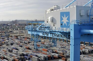 China bloquea alianza entre enormes navieras