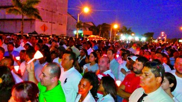 Colaboradores de Wisa realizan vigilia