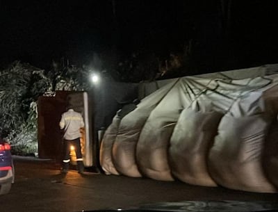 Camión se vuelca en la vía Centenario cerca del Rod Carew; el tráfico hacia la ciudad de Panamá fue lento