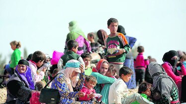 Cinco mil desplazados por combates en Raqa