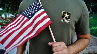 Estados Unidos da de baja a reservistas inmigrantes