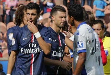 PSG pide sancionar de por vida a Brandao por dar un cabezazo a Motta