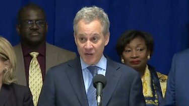 Cuatro mujeres acusan de maltrato al fiscal estatal de Nueva York