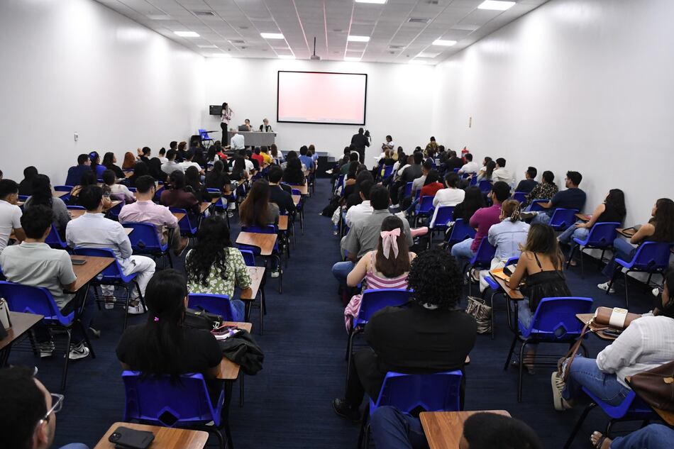 Médicos residentes e internos suspenden protestas y dan voto de confianza a la CSS