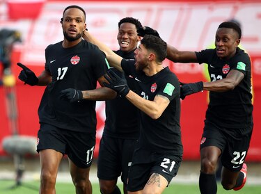 Canadá vence 2-0 a Estados Unidos y consolida su liderato en premundial de Concacaf