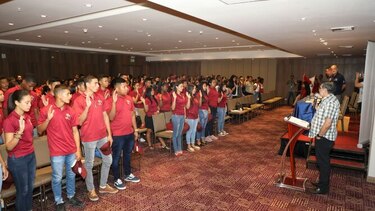 Magistrados del Tribunal Electoral juramentan a los promotores electorales