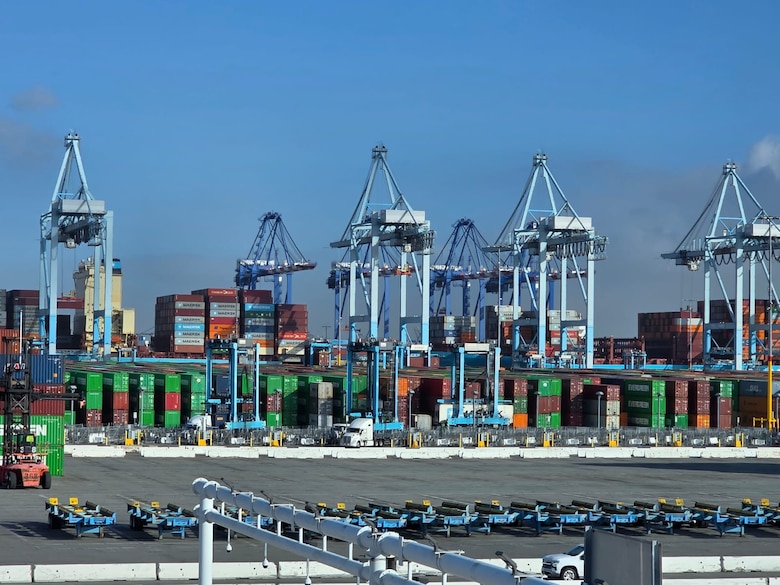 Inteligencia artificial, electrificación y automatización marcan el rumbo de los puertos