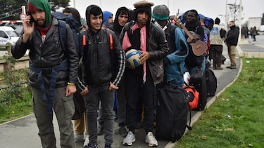 Francia inicia el desalojo de 6 mil migrantes en Calais