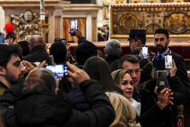 Casi 160 mil personas han pasado por la capilla ardiente del papa emérito Benedicto XVI
