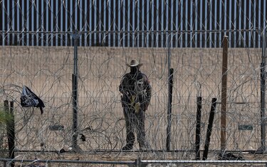Estados Unidos promulga norma que busca elevar estándares para solicitar asilo en la frontera sur