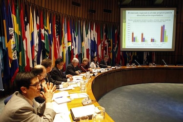 Exportaciones en América Latina se estancan por tercer año y crecerán 0.8% en 2014