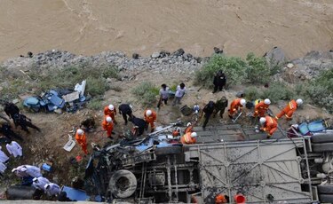 Al menos 44 muertos y 11 heridos en accidente de autocar en Tíbet