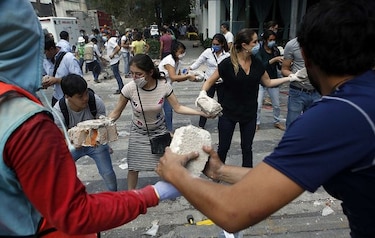 Crece desesperación por desaparecidos tras sismo en México