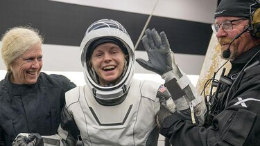 4 astronautas amerizan en la Tierra tras ser evacuados de la Estación Espacial Internacional debido a un ‘grave’ problema médico