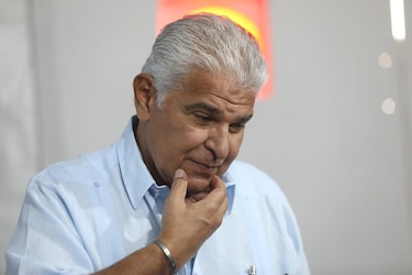 ¿Cuántas ‘botellas’ han despedido?; cuestionan economistas ante aumento de planilla estatal