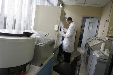 Funcionarios del Laboratorio de Trasplante protestan hoy para pedir pagos de turnos