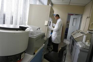 Funcionarios del Laboratorio de Trasplante protestan hoy para pedir pagos de turnos