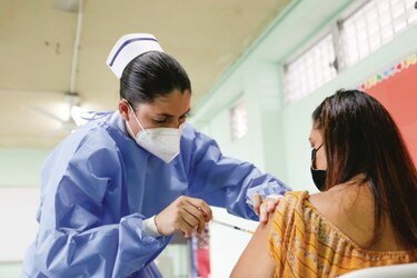 Un 26% de la población tiene una dosis anticovid