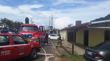Desalojan a estudiantes de escuela de Chitré tras incendio de laboratorio