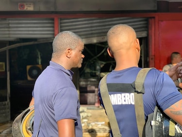 Bomberos sofocan fuego en Calidonia