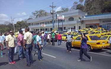 Taxistas protestan en los predios de la ATTT de La Chorrera