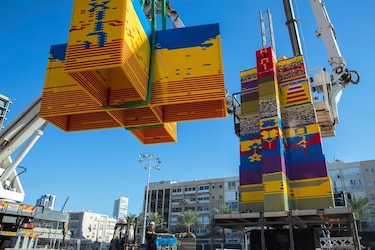 Construyen en Israel torre de 36 metros de altura con piezas de Lego