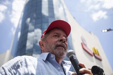 Lula llama a Neves 'hijito de papá' pese a pedir el fin de ataques en campaña