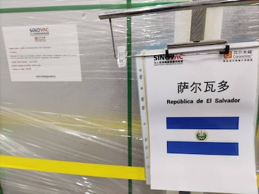 El Salvador recibe primer lote de vacunas de China para combatir la Covid-19