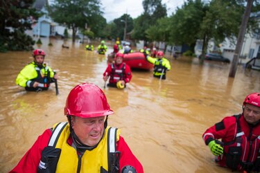 La tormenta tropical Henri toca tierra en la costa este de Estados Unidos