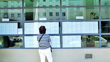 Mujeres son afectadas por destrucción de empleo