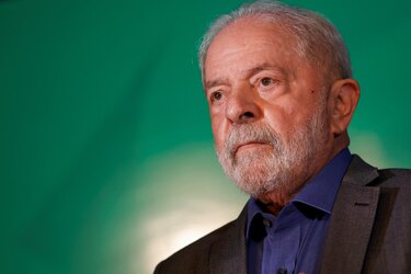 Lula cancela su visita a China por el cuadro de neumonía leve que padece