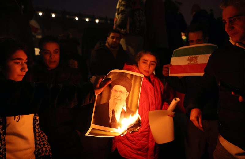 Trump dice que los líderes de Irán llamaron a Estados Unidos y ‘quieren negociar’