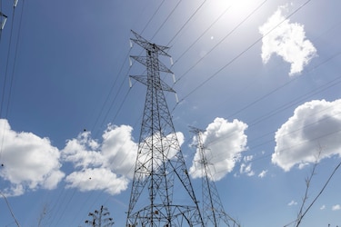 Entre cortes y reclamos, Panamá revisa su modelo eléctrico