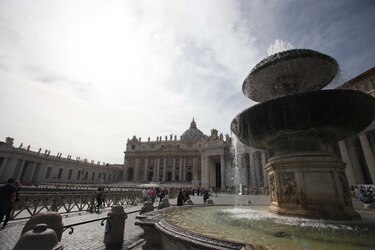 Un hombre se introduce a toda velocidad con su vehículo al Vaticano y es detenido 