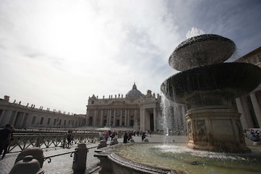 Un hombre se introduce a toda velocidad con su vehículo al Vaticano y es detenido