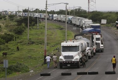 Lanzan amenazas a camioneros tras quedar atrapados en Nicaragua