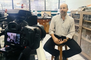 Jaime Fornaguera investiga los enigmas de la neurociencia