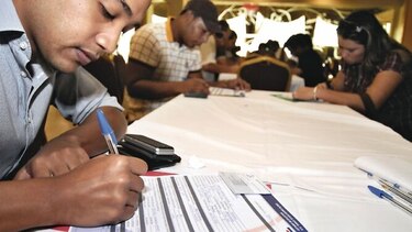 Desempleo aumenta a 6.4% en marzo