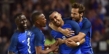 Francia derrota a Camerún, pero deja dudas en defensa