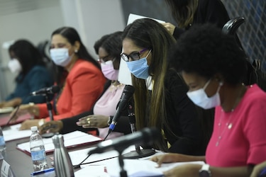 Exdirectora de la Senniaf contesta cuestionario de la Comisión de la Mujer de la Asamblea Nacional