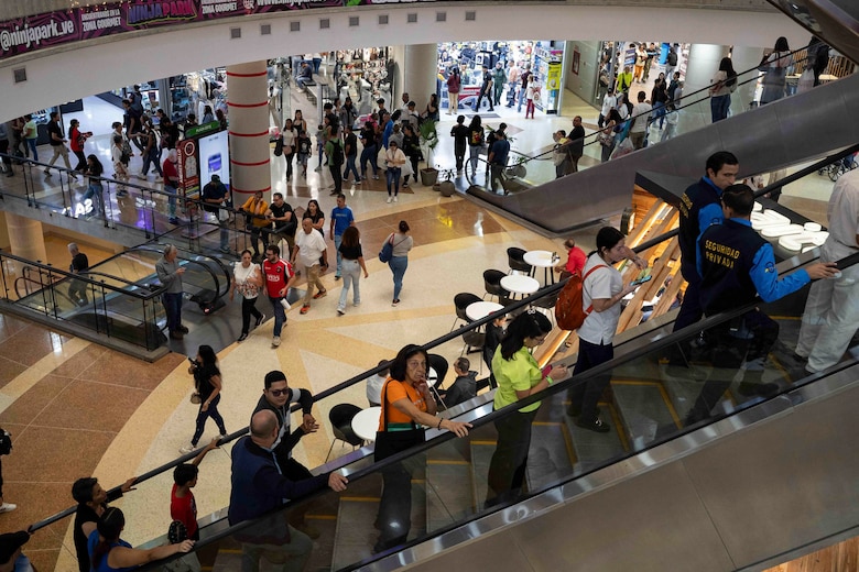 Los venezolanos, más preocupados por la economía que por el despliegue de Estados Unidos